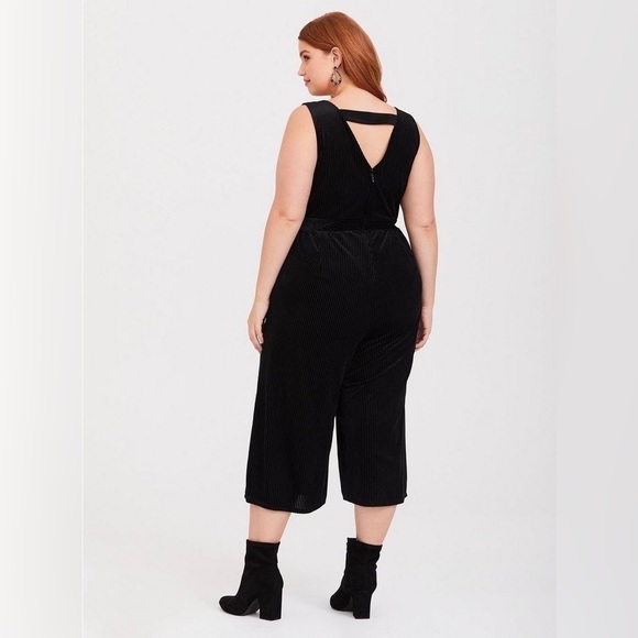 Torrid Black Shadow Stripe Velvet Jumpsuit, Size 0 - Picture 3 of 13